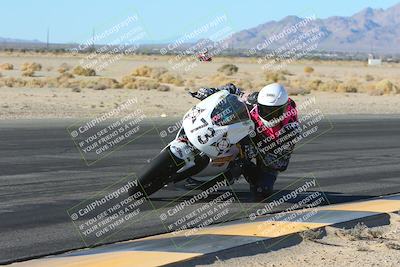 media/Jan-10-2025-CVMA Friday Practice (Fri) [[489e0da257]]/Group 4 and Trackday/Session 2 (Turn 4 Inside)/